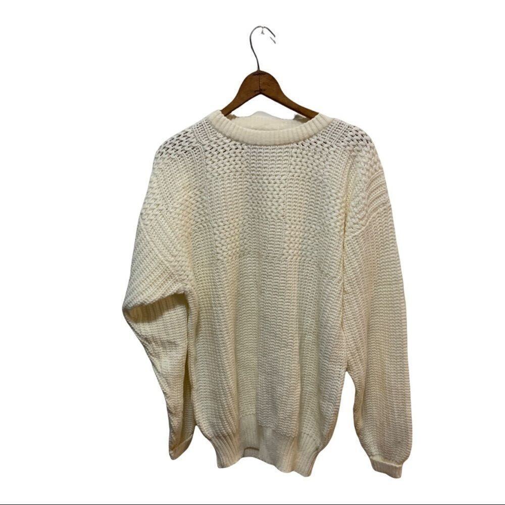 Vintage textured knit white campus sweater! Sz L in EUC!